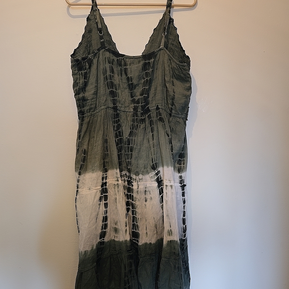 Green and White Sleeveless Dress - Picture 3 of 4